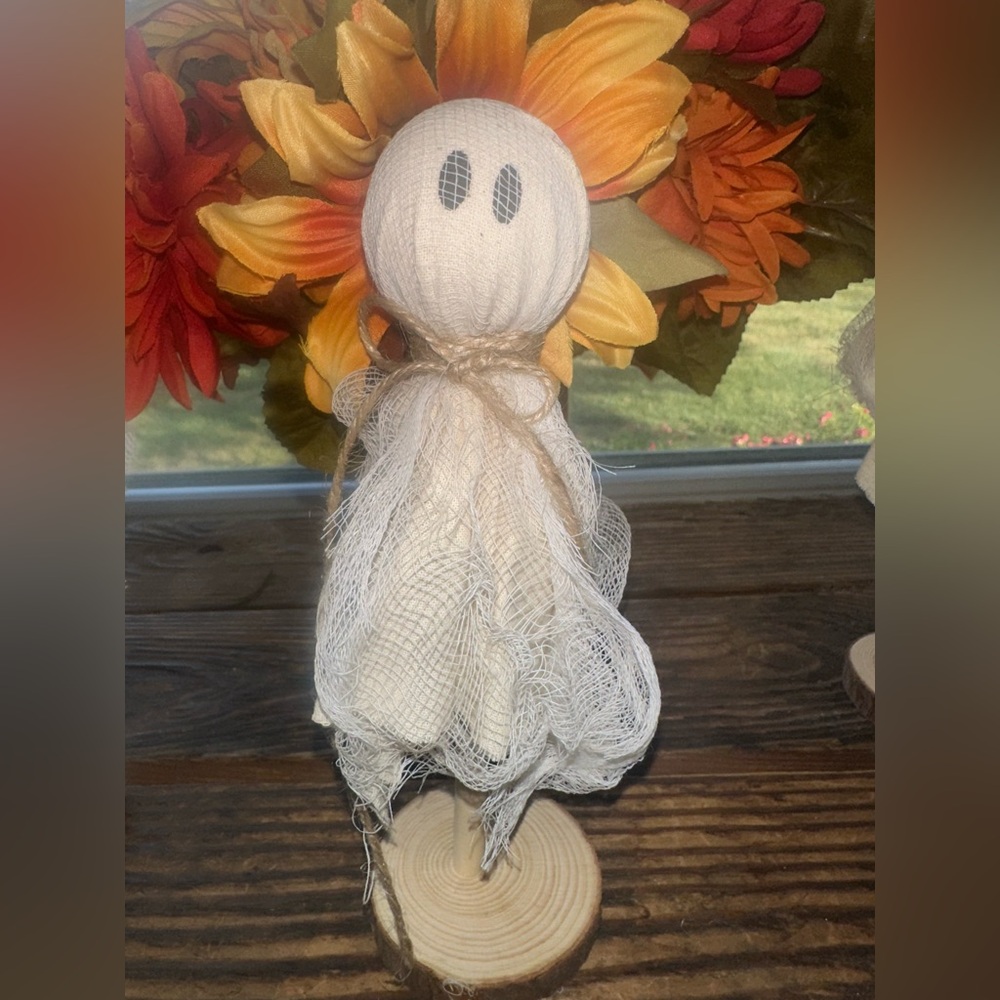 Primitive Set of 3 Halloween Ghosts on Wooden Stand - New - Picture 4 of 9